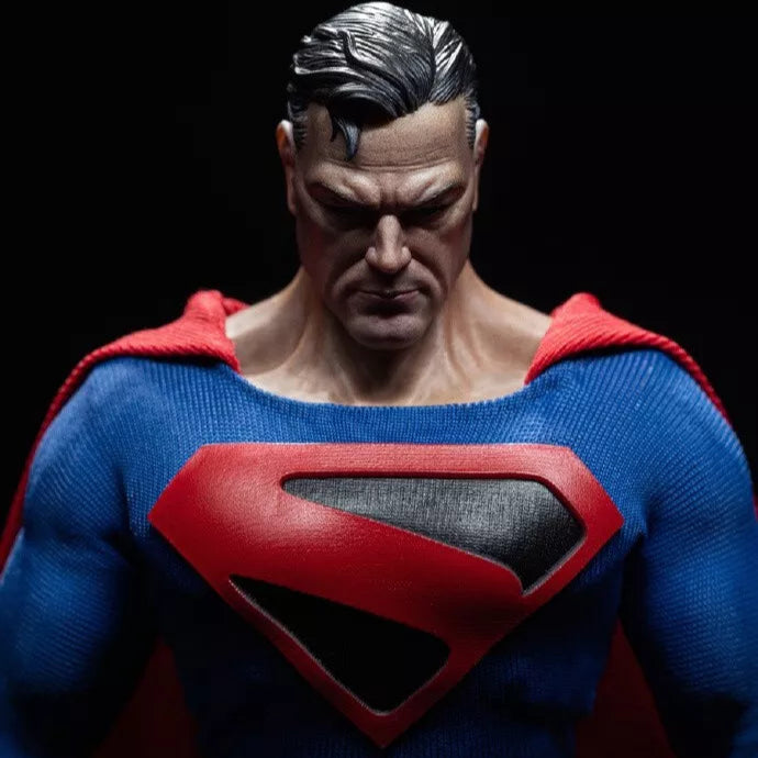 DC Comics: Super man “Kingdom Come” Collectible Figure