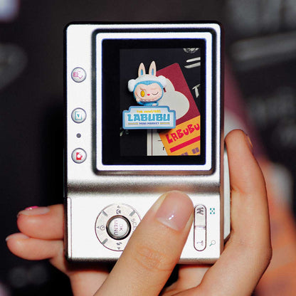 Labubu - THE MONSTERS Wacky Mart Kjøleskapsmagneter med lys- POP Mart