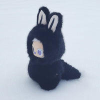  Labubu - Svart Zimomo kosedrakt for Labubu 17cm