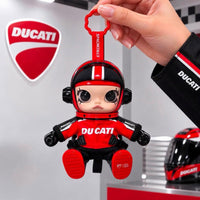 MEGA SPACE MOLLY × DUCATI vinyl pendant med rød racingdrakt og nøkkelring