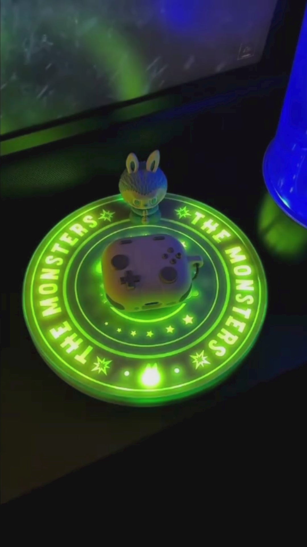 Labubu - THE MONSTERS - Big into Energy - Wireless Charger With Light Effect - POP mart