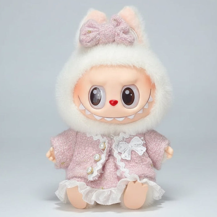 Labubu – Søt rosa kjole – antrekk (17 cm)